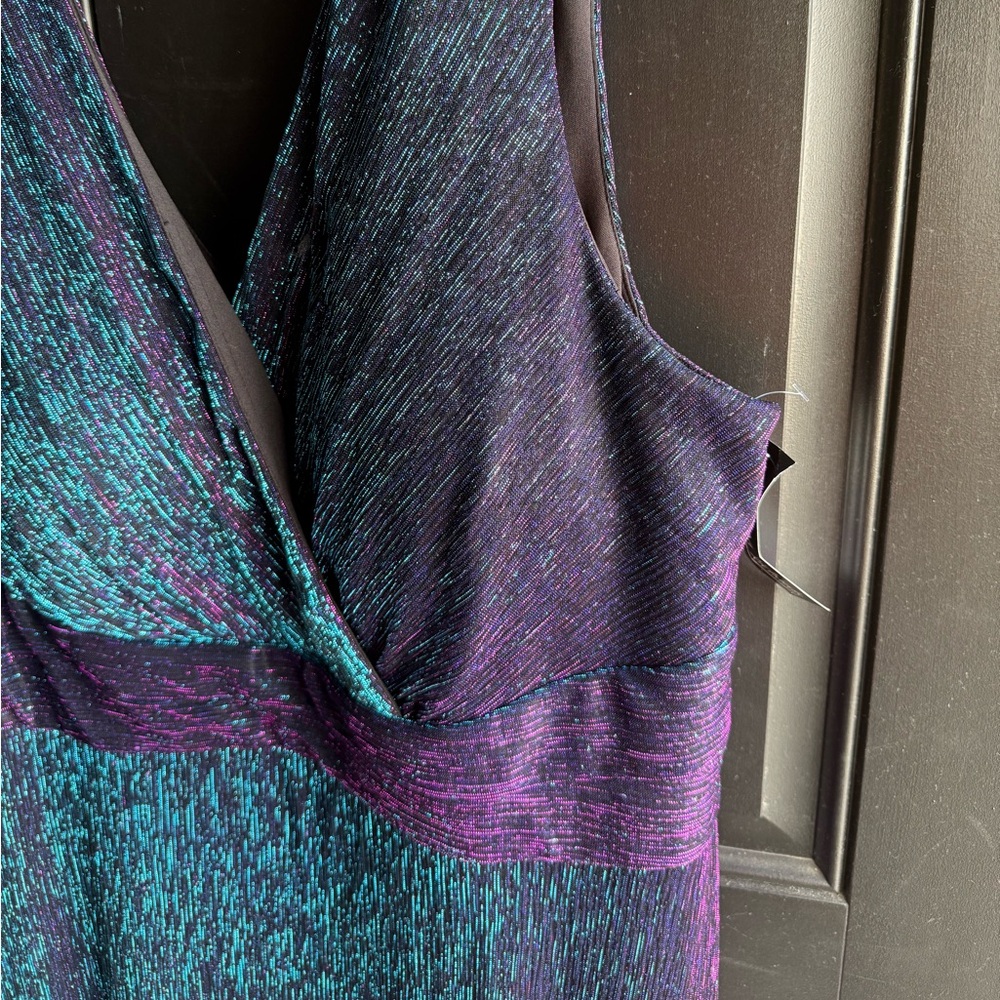 NWT R&M Richard’s Shimmering Women's V-Neck Sleeveless Fit & Flare Gown Size 22W - Picture 4 of 15